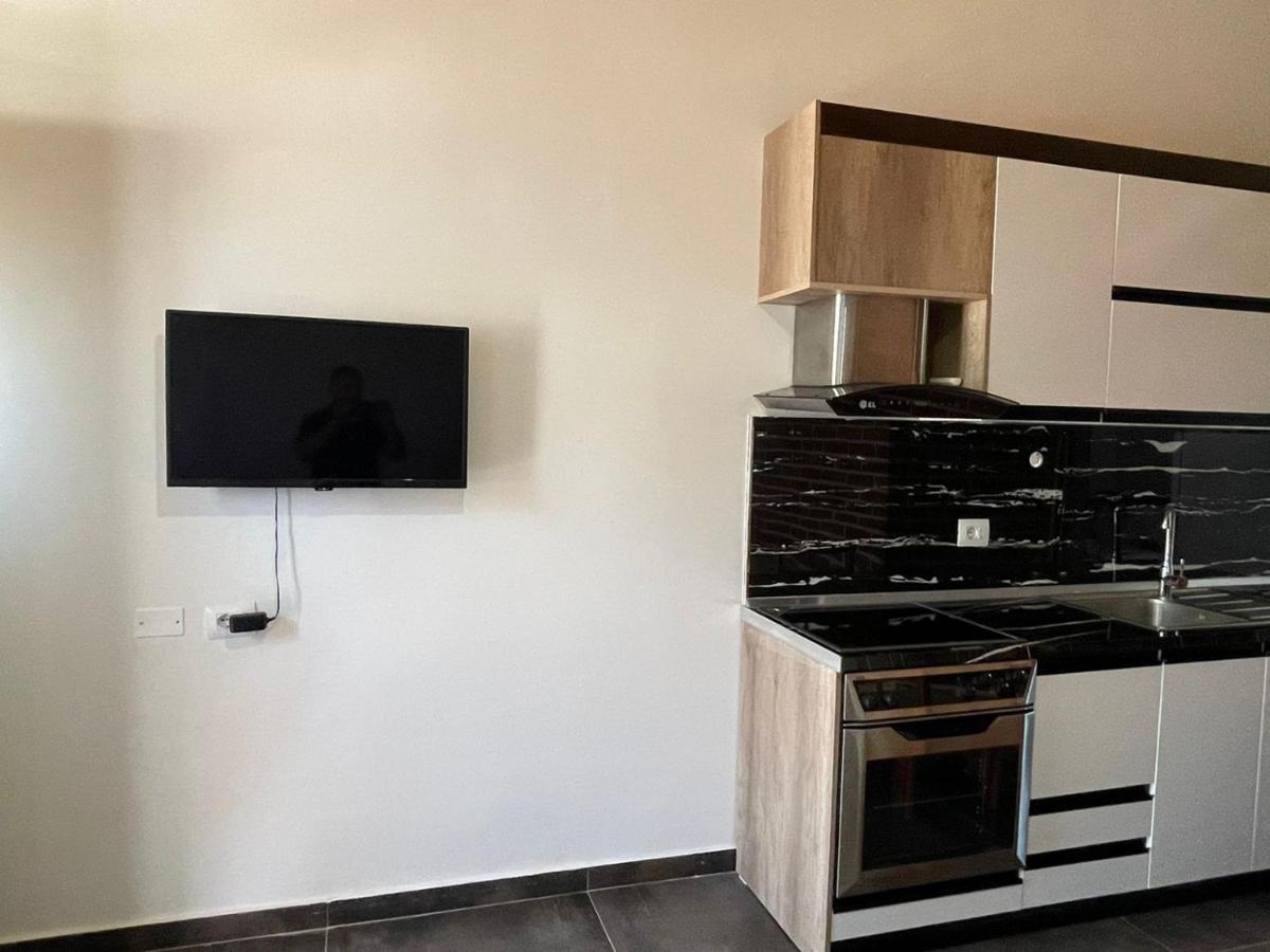 Guest Rooms Arbri Vlore Bagian luar foto
