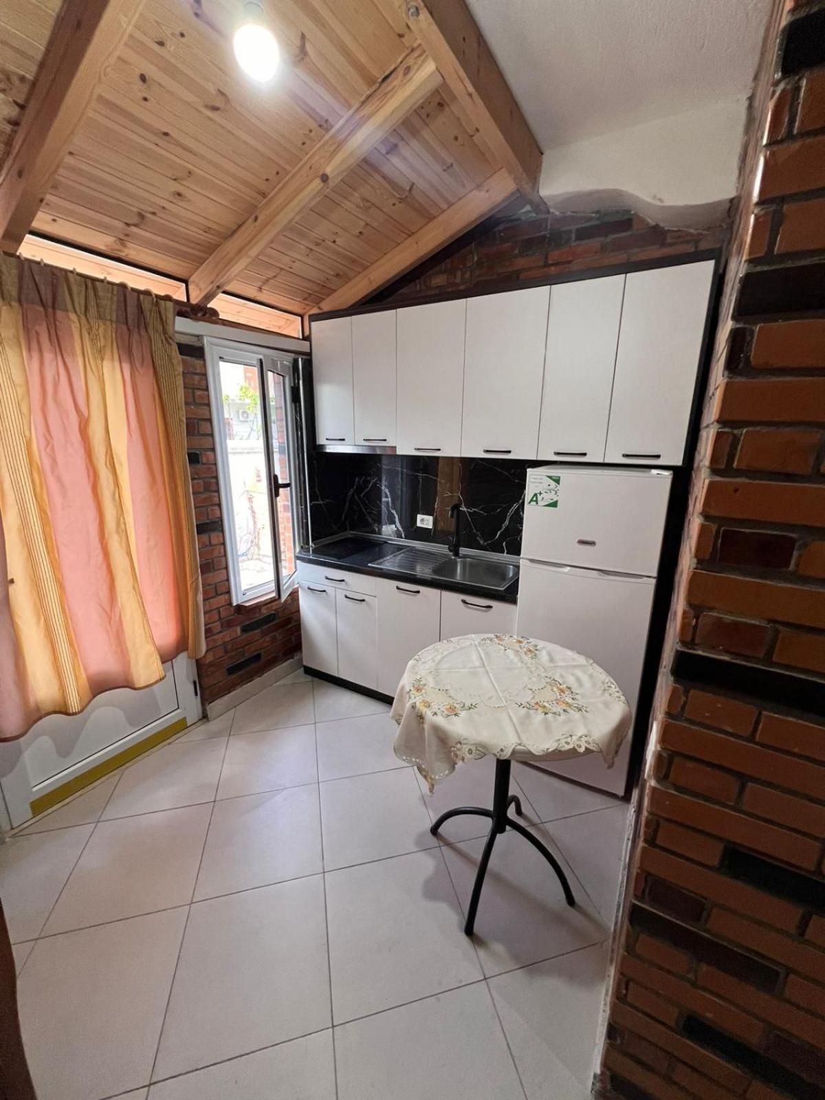 Guest Rooms Arbri Vlore Bagian luar foto